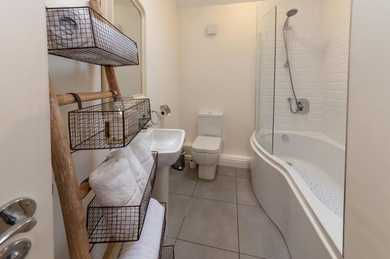 Отель The Hare And Hounds, Levens Экстерьер фото